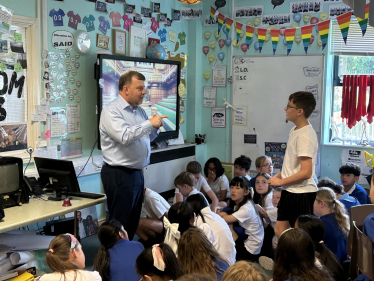 Andy Carter meets pupils at Westbook and Old Hall Primary  