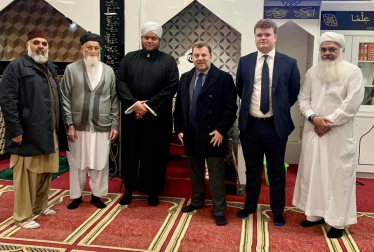 Mp attends mosque 